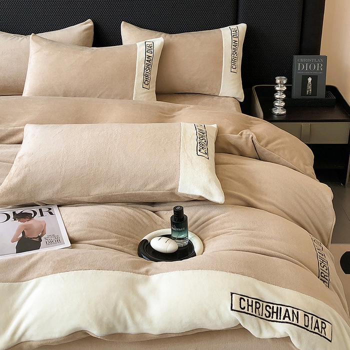 91家纺网 家纺一手货源 找家纺 懒猫家纺 2025新款刺绣牛奶绒四件套-妮可 卡其-白