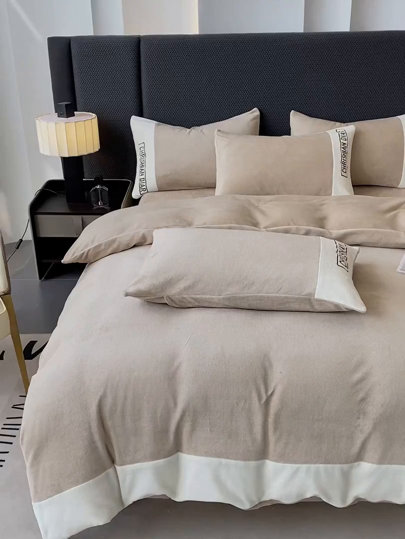 91家纺网 家纺一手货源 找家纺 懒猫家纺 2025新款刺绣牛奶绒四件套-妮可 卡其-白