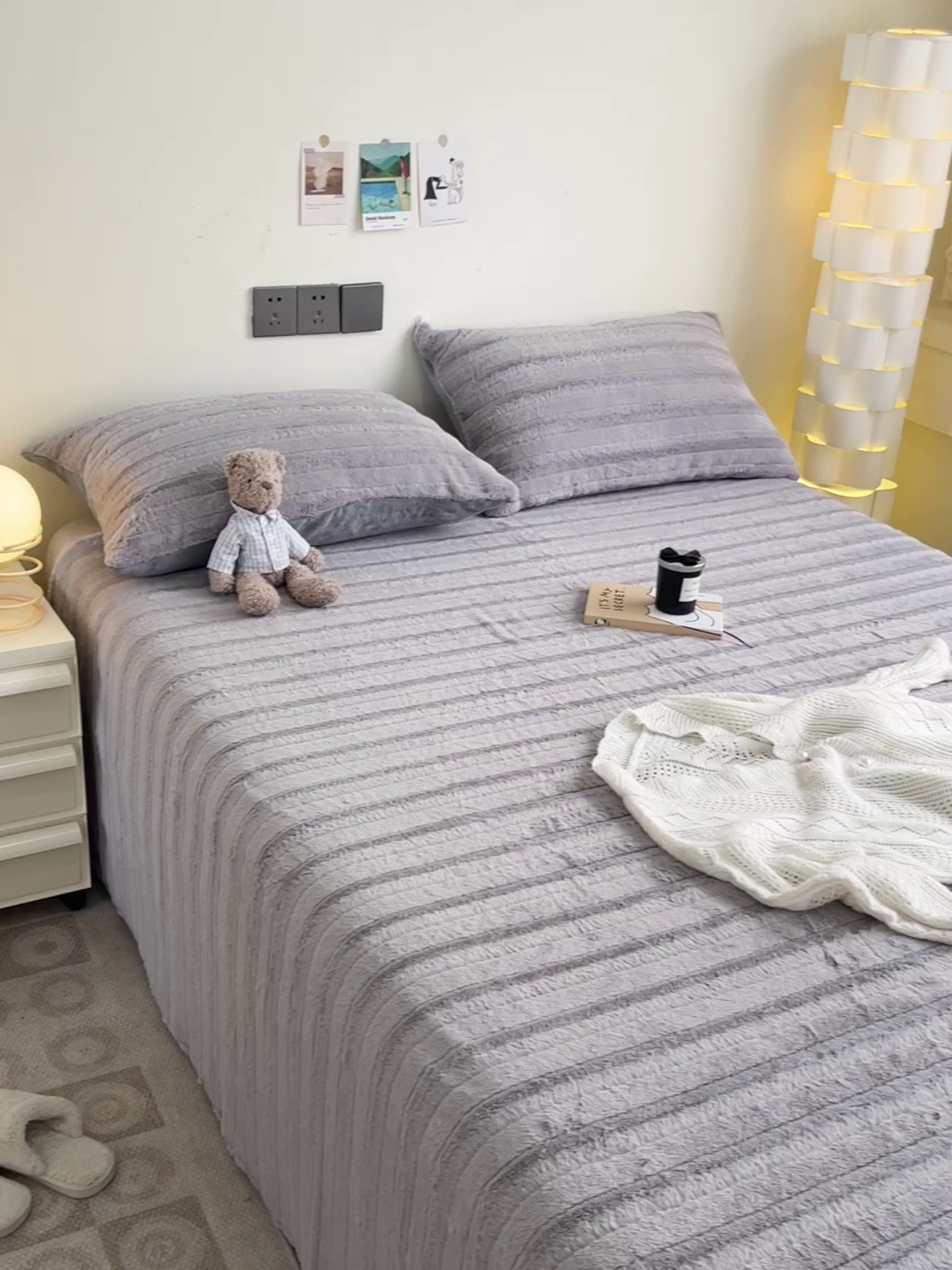 91家纺网 家纺一手货源 找家纺 名兮家居 2025新款立体加厚仿兔绒床单床笠单件 条纹-灰