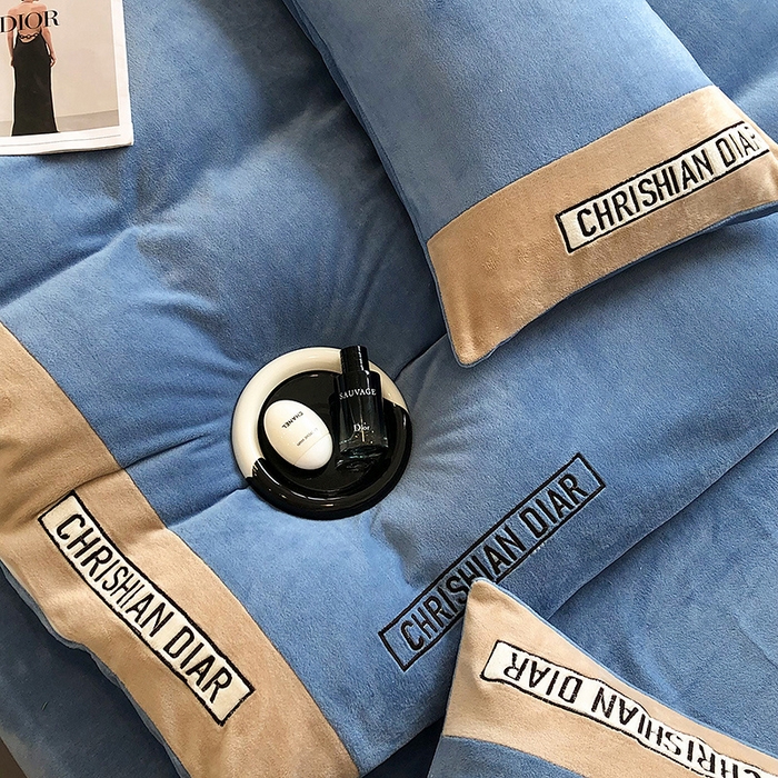 91家纺网 家纺一手货源 找家纺 懒猫家纺 2025新款刺绣牛奶绒四件套-妮可 楼兰-咖