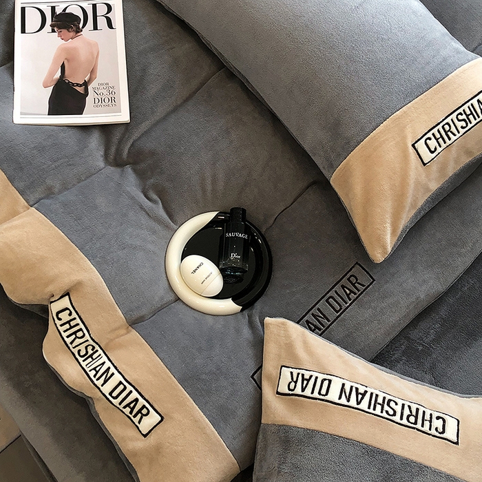 91家纺网 家纺一手货源 找家纺 懒猫家纺 2025新款刺绣牛奶绒四件套-妮可 落日-咖