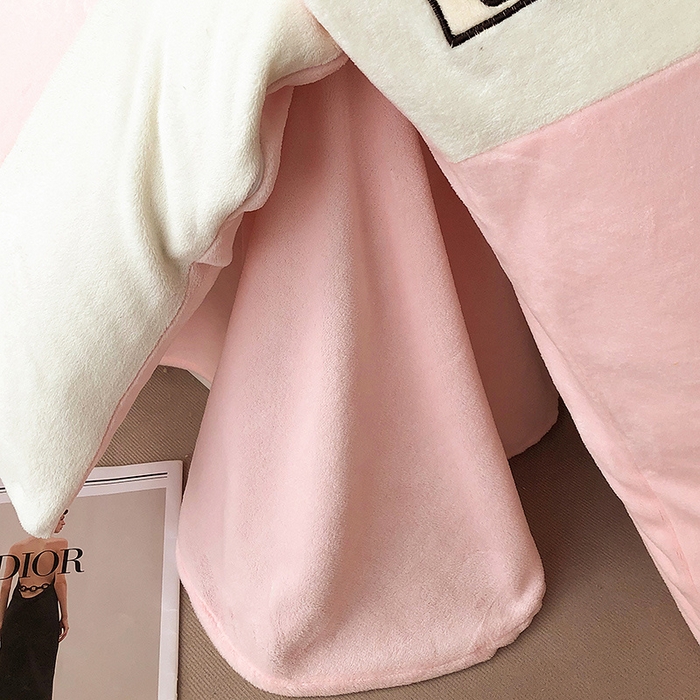 91家纺网 家纺一手货源 找家纺 懒猫家纺 2025新款刺绣牛奶绒四件套-妮可 蜜桃-白