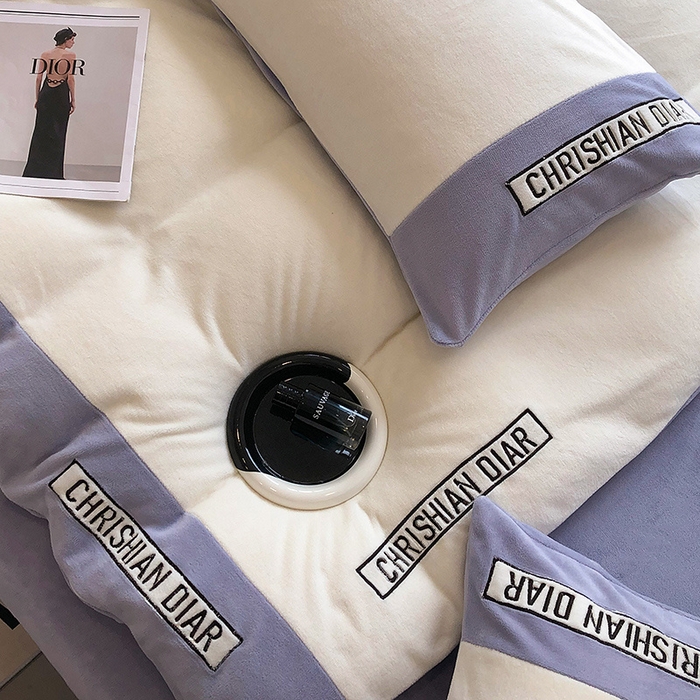 91家纺网 家纺一手货源 找家纺 懒猫家纺 2025新款刺绣牛奶绒四件套-妮可 奶油-紫