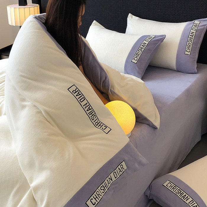 91家纺网 家纺一手货源 找家纺 懒猫家纺 2025新款刺绣牛奶绒四件套-妮可 奶油-紫