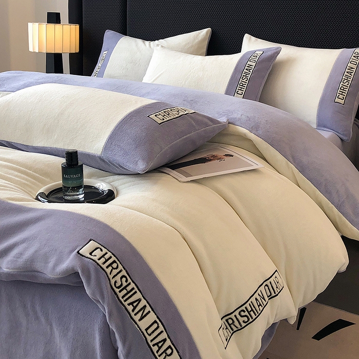 91家纺网 家纺一手货源 找家纺 懒猫家纺 2025新款刺绣牛奶绒四件套-妮可 奶油-紫