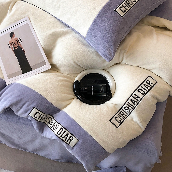 91家纺网 家纺一手货源 找家纺 懒猫家纺 2025新款刺绣牛奶绒四件套-妮可 奶油-紫