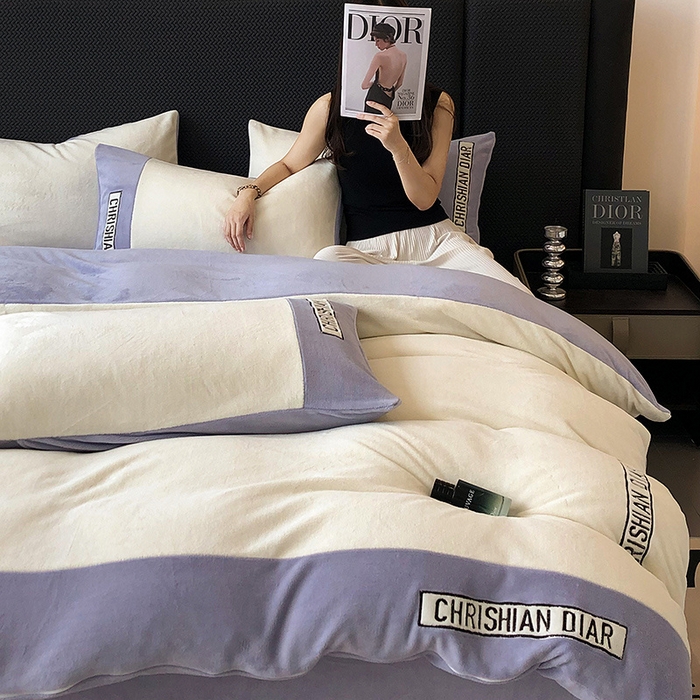 91家纺网 家纺一手货源 找家纺 懒猫家纺 2025新款刺绣牛奶绒四件套-妮可 奶油-紫