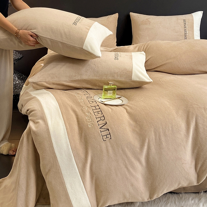 91家纺网 家纺一手货源 找家纺 （总）懒猫家纺 2025新款牛奶绒刺绣四件套-凯莉