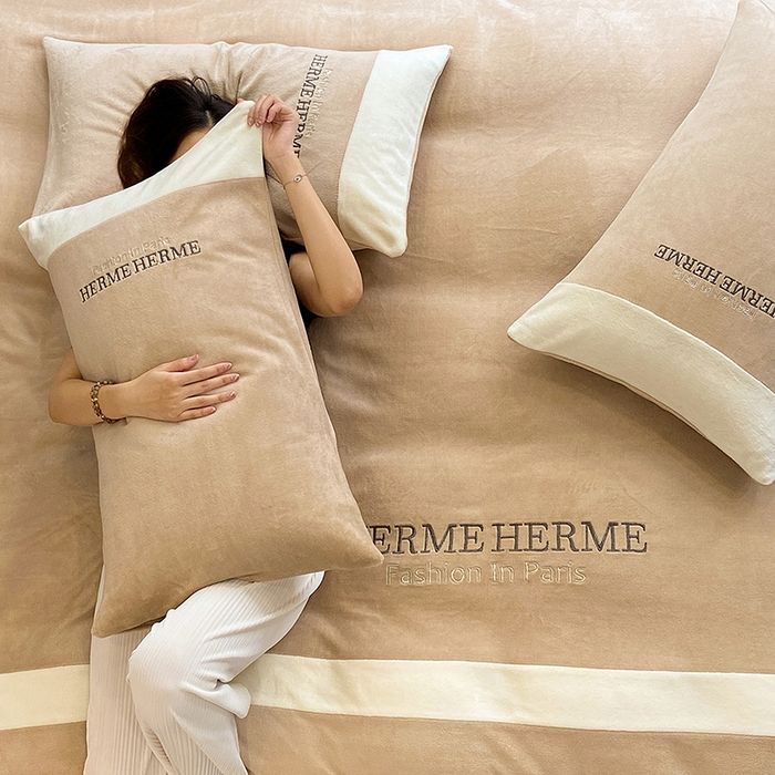 91家纺网 家纺一手货源 找家纺 （总）懒猫家纺 2025新款牛奶绒刺绣四件套-凯莉