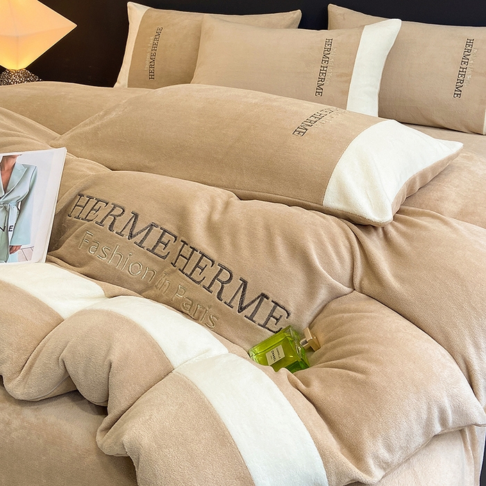 91家纺网 家纺一手货源 找家纺 懒猫家纺 2025新款牛奶绒刺绣四件套-凯莉 半岛咖