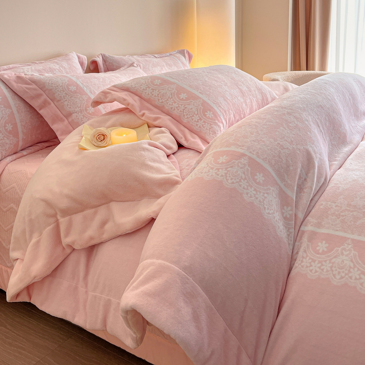 91家纺网 家纺一手货源 找家纺 （总）控价 2025新款 床盖款240克A类全消光数码印花牛奶绒四件套-恋语