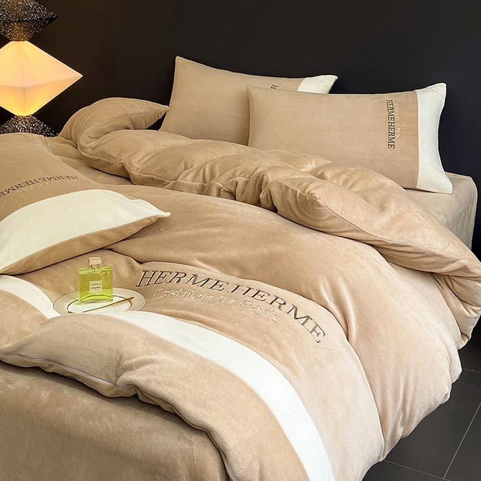 91家纺网 家纺一手货源 找家纺 懒猫家纺 2025新款牛奶绒刺绣四件套-凯莉 半岛咖