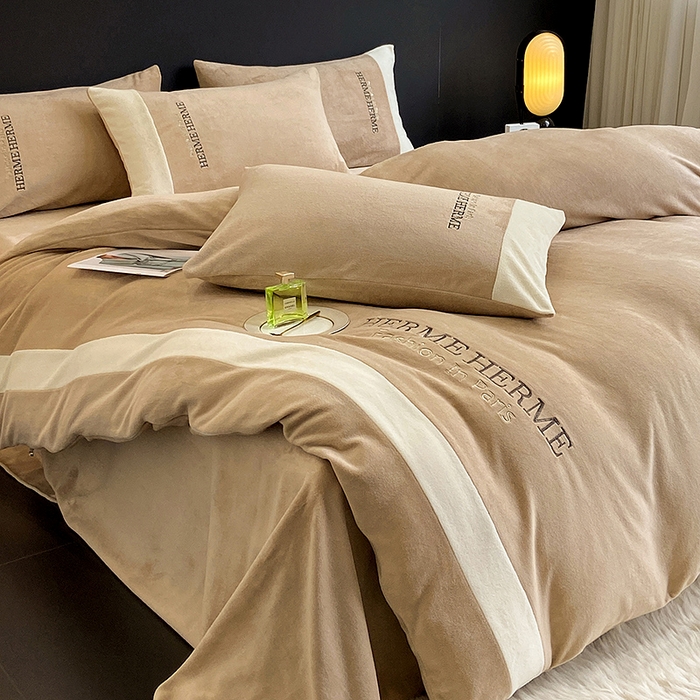 91家纺网 家纺一手货源 找家纺 懒猫家纺 2025新款牛奶绒刺绣四件套-凯莉 半岛咖