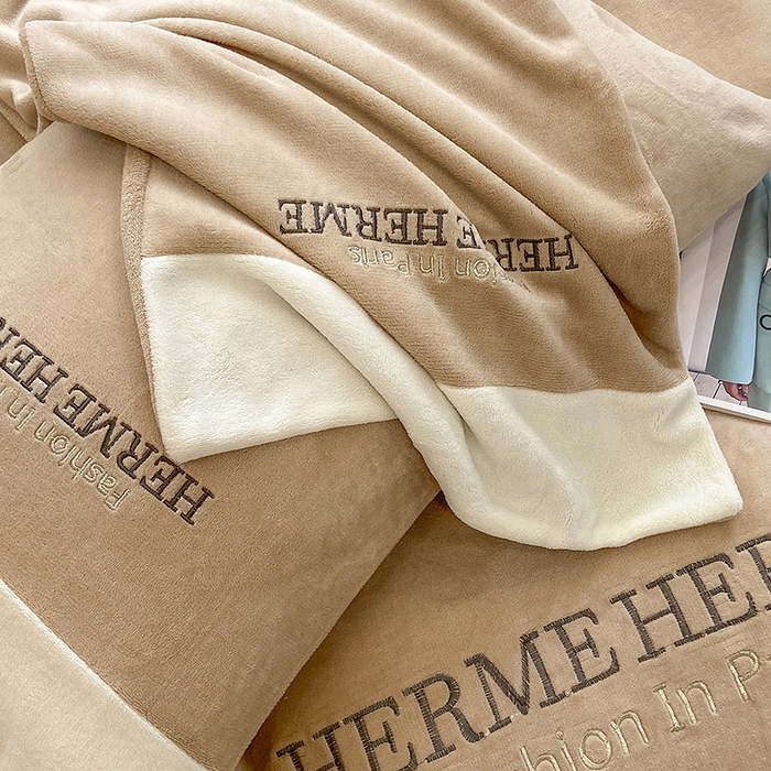 91家纺网 家纺一手货源 找家纺 懒猫家纺 2025新款牛奶绒刺绣四件套-凯莉 半岛咖