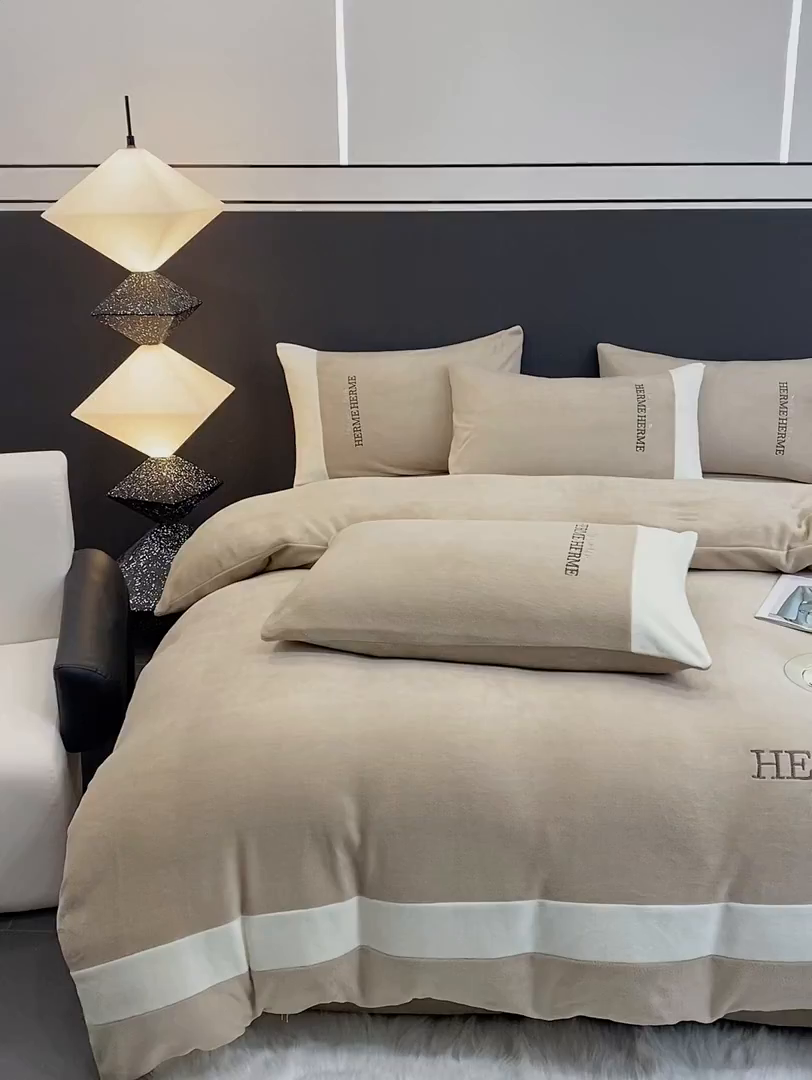 91家纺网 家纺一手货源 找家纺 懒猫家纺 2025新款牛奶绒刺绣四件套-凯莉 半岛咖