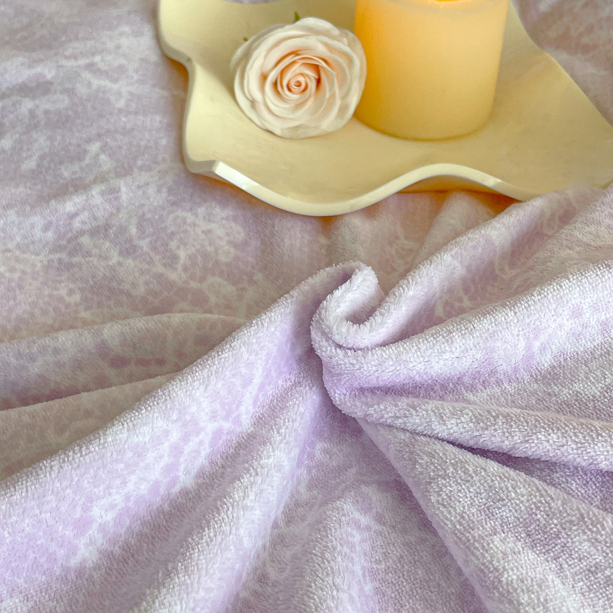 91家纺网 家纺一手货源 找家纺 新方向 2025新款高克重240克A类全消光数码印花牛奶绒四件套-恋语 恋语-魅紫