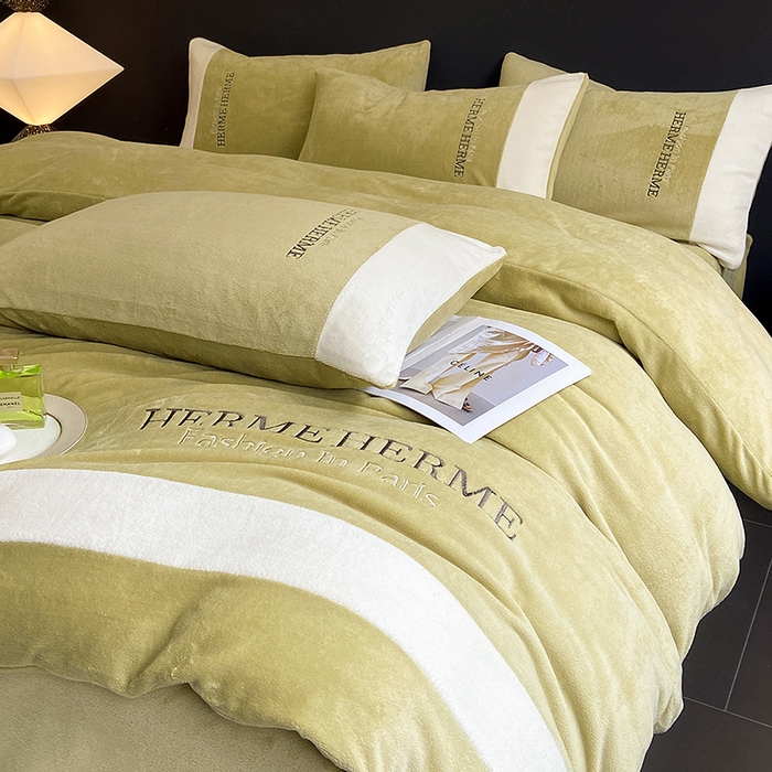 91家纺网 家纺一手货源 找家纺 懒猫家纺 2025新款牛奶绒刺绣四件套-凯莉 纯果绿