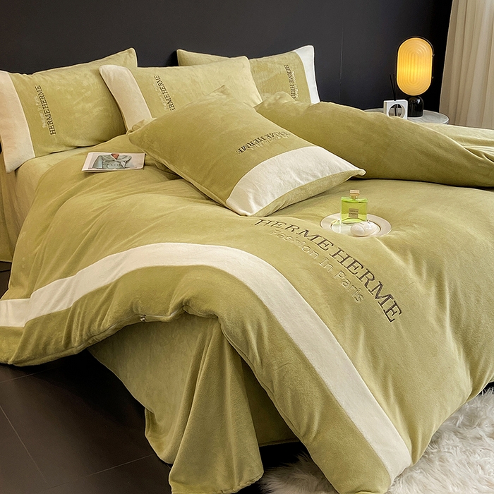 91家纺网 家纺一手货源 找家纺 懒猫家纺 2025新款牛奶绒刺绣四件套-凯莉 纯果绿