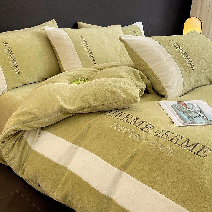 91家纺网 家纺一手货源 找家纺 懒猫家纺 2025新款牛奶绒刺绣四件套-凯莉 纯果绿