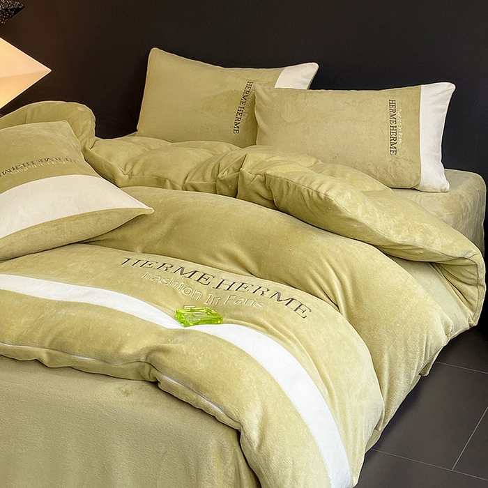 91家纺网 家纺一手货源 找家纺 懒猫家纺 2025新款牛奶绒刺绣四件套-凯莉 纯果绿