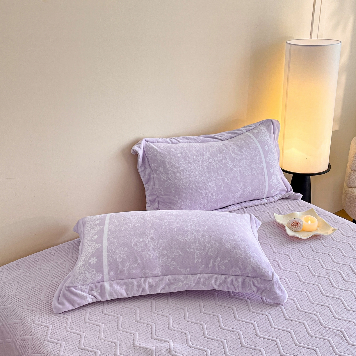 91家纺网 家纺一手货源 找家纺 新方向 2025新款高克重240克A类全消光数码印花牛奶绒四件套-恋语 恋语-魅紫