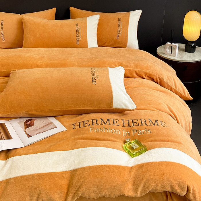 91家纺网 家纺一手货源 找家纺 懒猫家纺 2025新款牛奶绒刺绣四件套-凯莉 暖姜黄