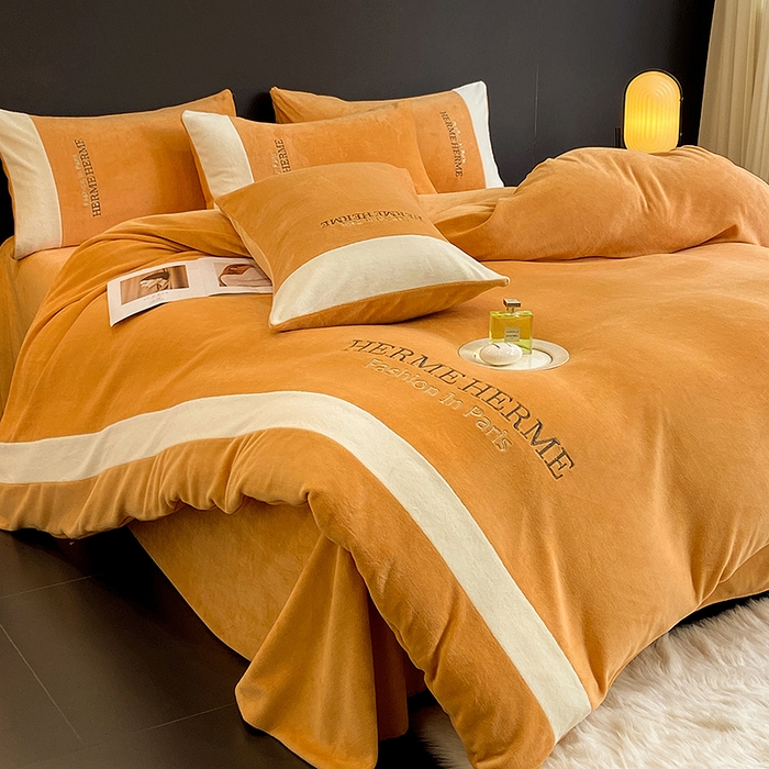 91家纺网 家纺一手货源 找家纺 懒猫家纺 2025新款牛奶绒刺绣四件套-凯莉 暖姜黄