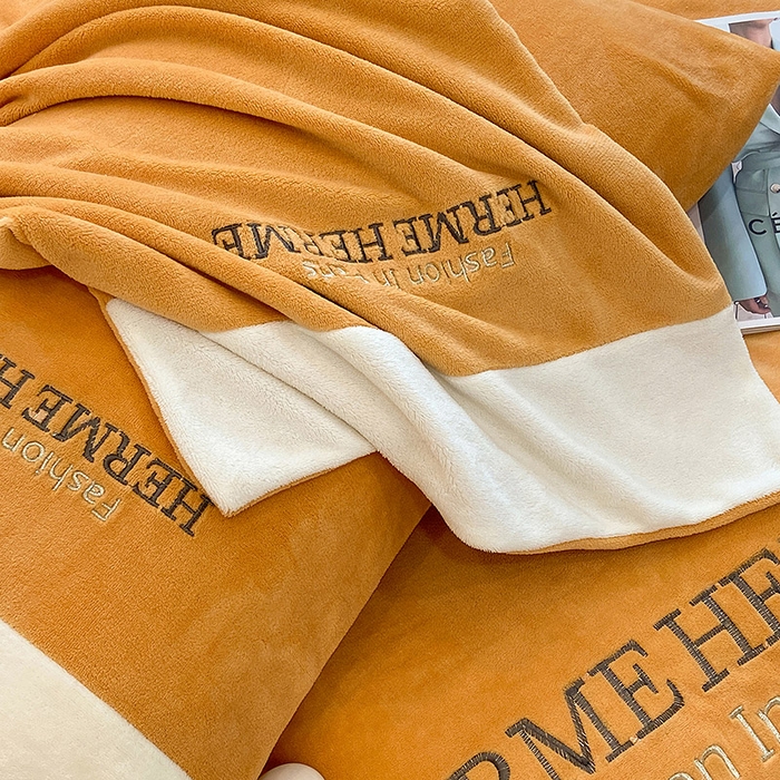 91家纺网 家纺一手货源 找家纺 懒猫家纺 2025新款牛奶绒刺绣四件套-凯莉 暖姜黄