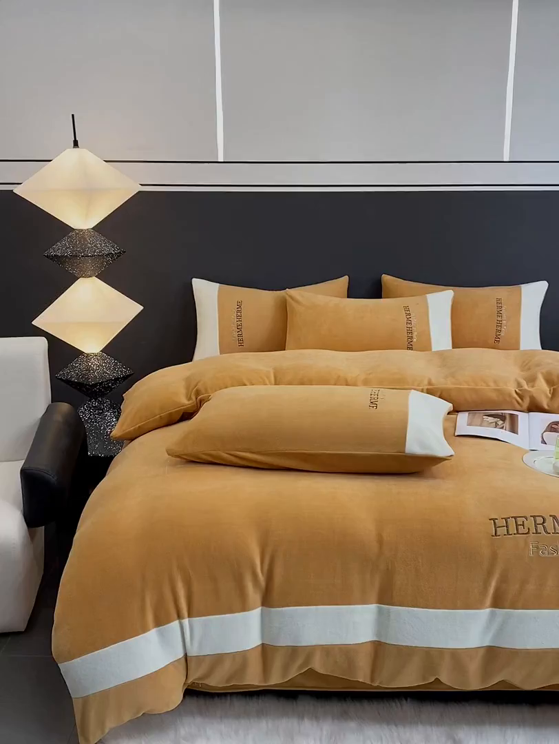 91家纺网 家纺一手货源 找家纺 懒猫家纺 2025新款牛奶绒刺绣四件套-凯莉 暖姜黄