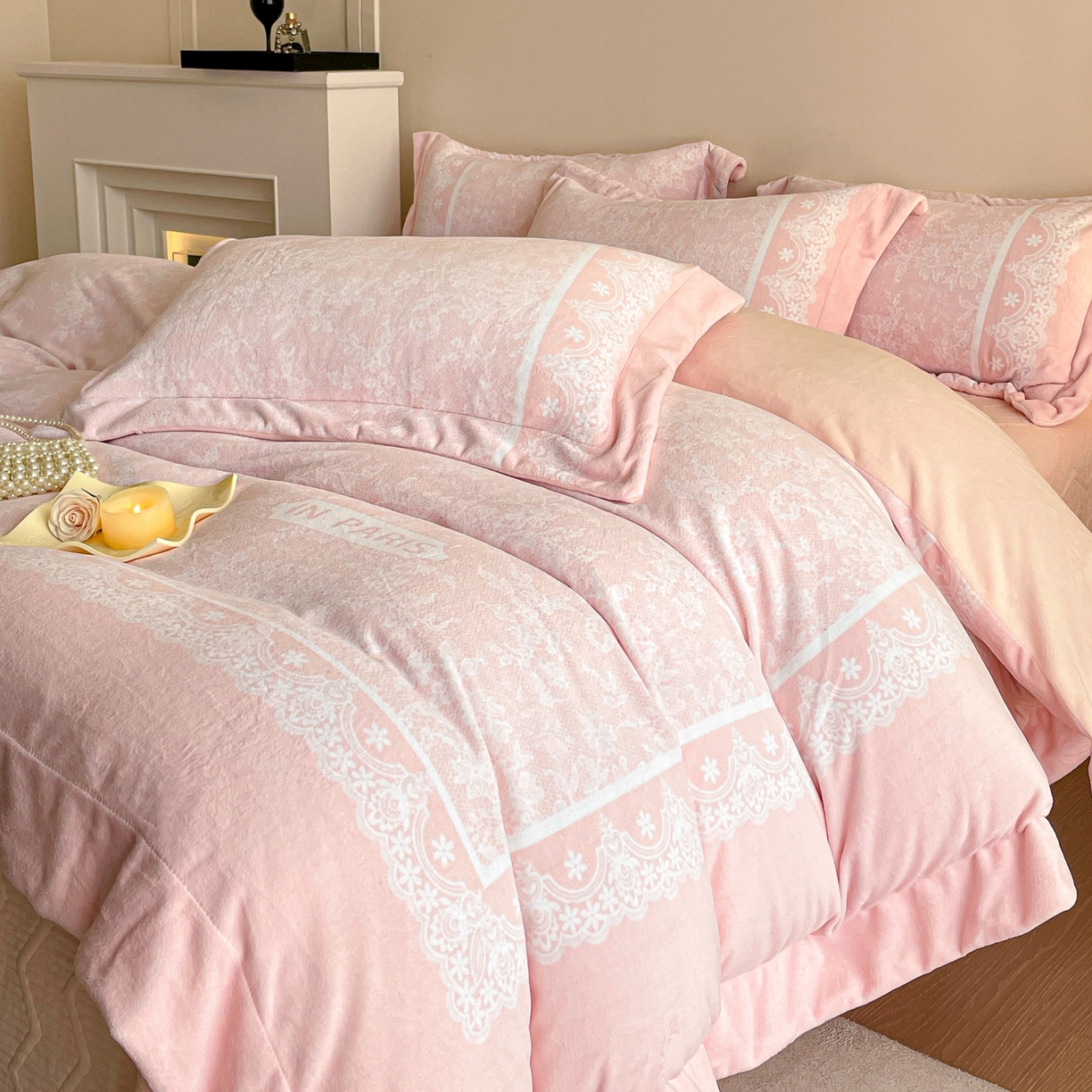 91家纺网 家纺一手货源 找家纺 新方向 2025新款高克重240克A类全消光数码印花牛奶绒四件套-恋语 恋语-蔷薇粉