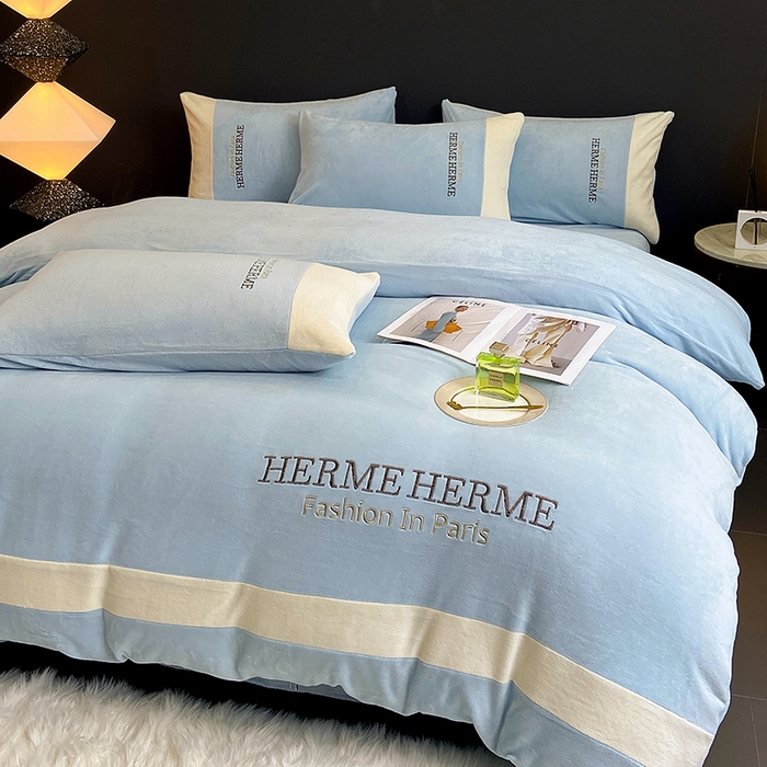 91家纺网 家纺一手货源 找家纺 懒猫家纺 2025新款牛奶绒刺绣四件套-凯莉 清波蓝