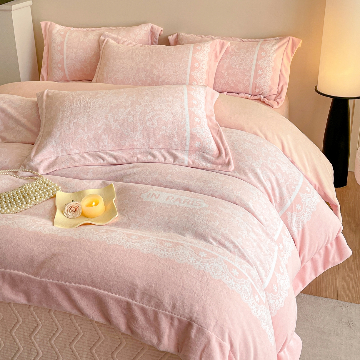 91家纺网 家纺一手货源 找家纺 新方向 2025新款高克重240克A类全消光数码印花牛奶绒四件套-恋语 恋语-蔷薇粉