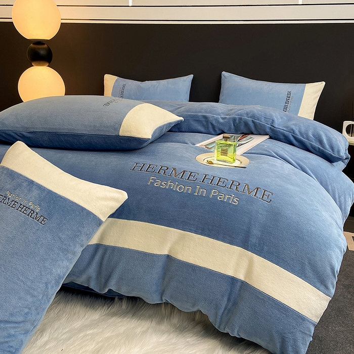 91家纺网 家纺一手货源 找家纺 懒猫家纺 2025新款牛奶绒刺绣四件套-凯莉 希腊蓝