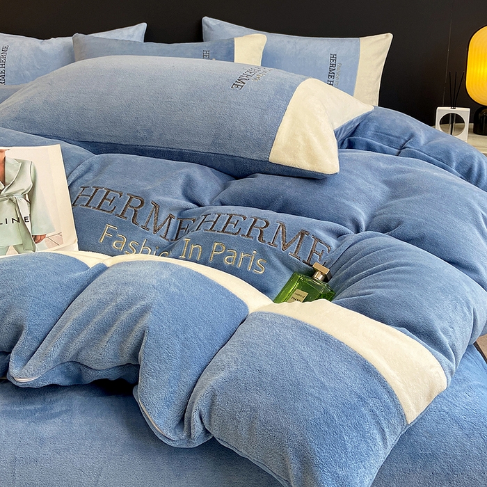 91家纺网 家纺一手货源 找家纺 懒猫家纺 2025新款牛奶绒刺绣四件套-凯莉 希腊蓝