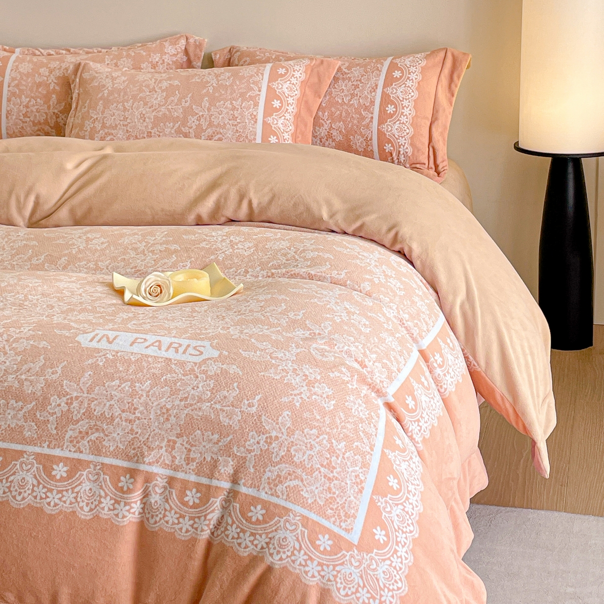 91家纺网 家纺一手货源 找家纺 新方向 2025新款高克重240克A类全消光数码印花牛奶绒四件套-恋语 恋语-香槟