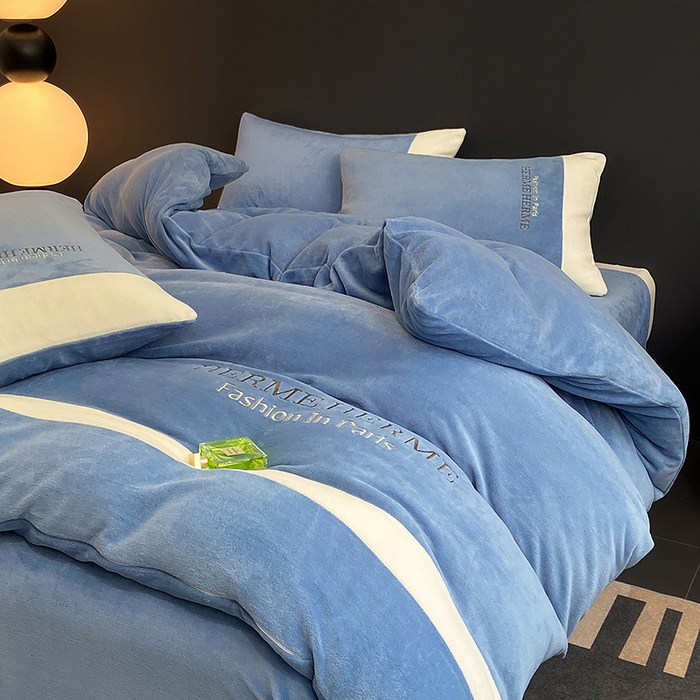 91家纺网 家纺一手货源 找家纺 懒猫家纺 2025新款牛奶绒刺绣四件套-凯莉 希腊蓝