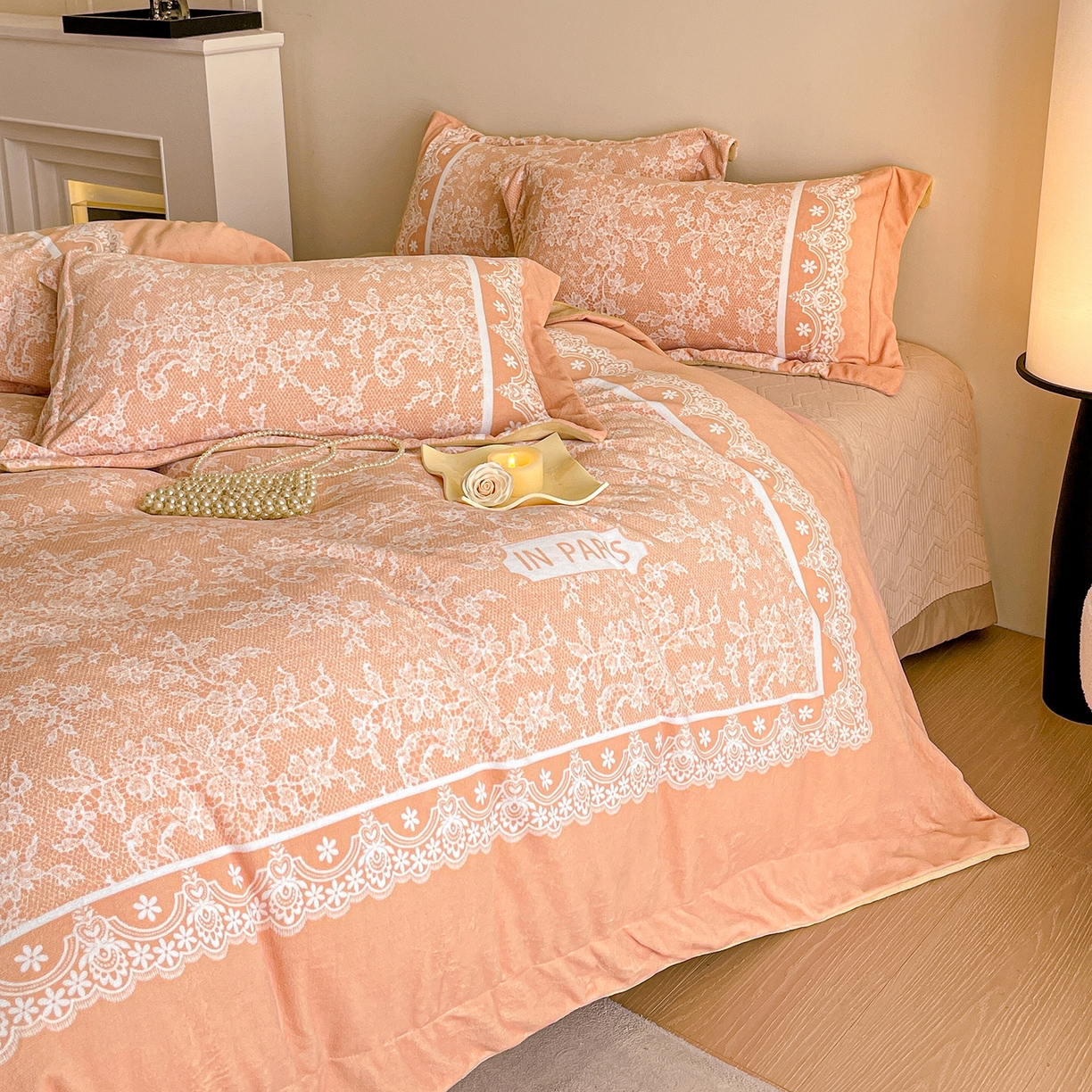 91家纺网 家纺一手货源 找家纺 新方向 2025新款高克重240克A类全消光数码印花牛奶绒四件套-恋语 恋语-香槟