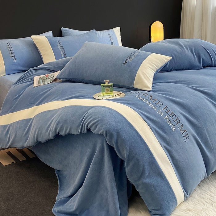 91家纺网 家纺一手货源 找家纺 懒猫家纺 2025新款牛奶绒刺绣四件套-凯莉 希腊蓝