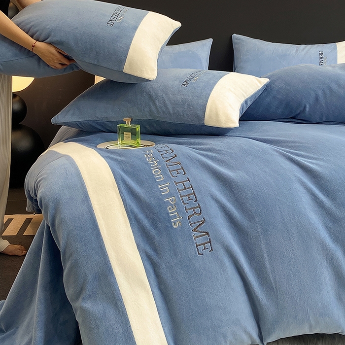 91家纺网 家纺一手货源 找家纺 懒猫家纺 2025新款牛奶绒刺绣四件套-凯莉 希腊蓝