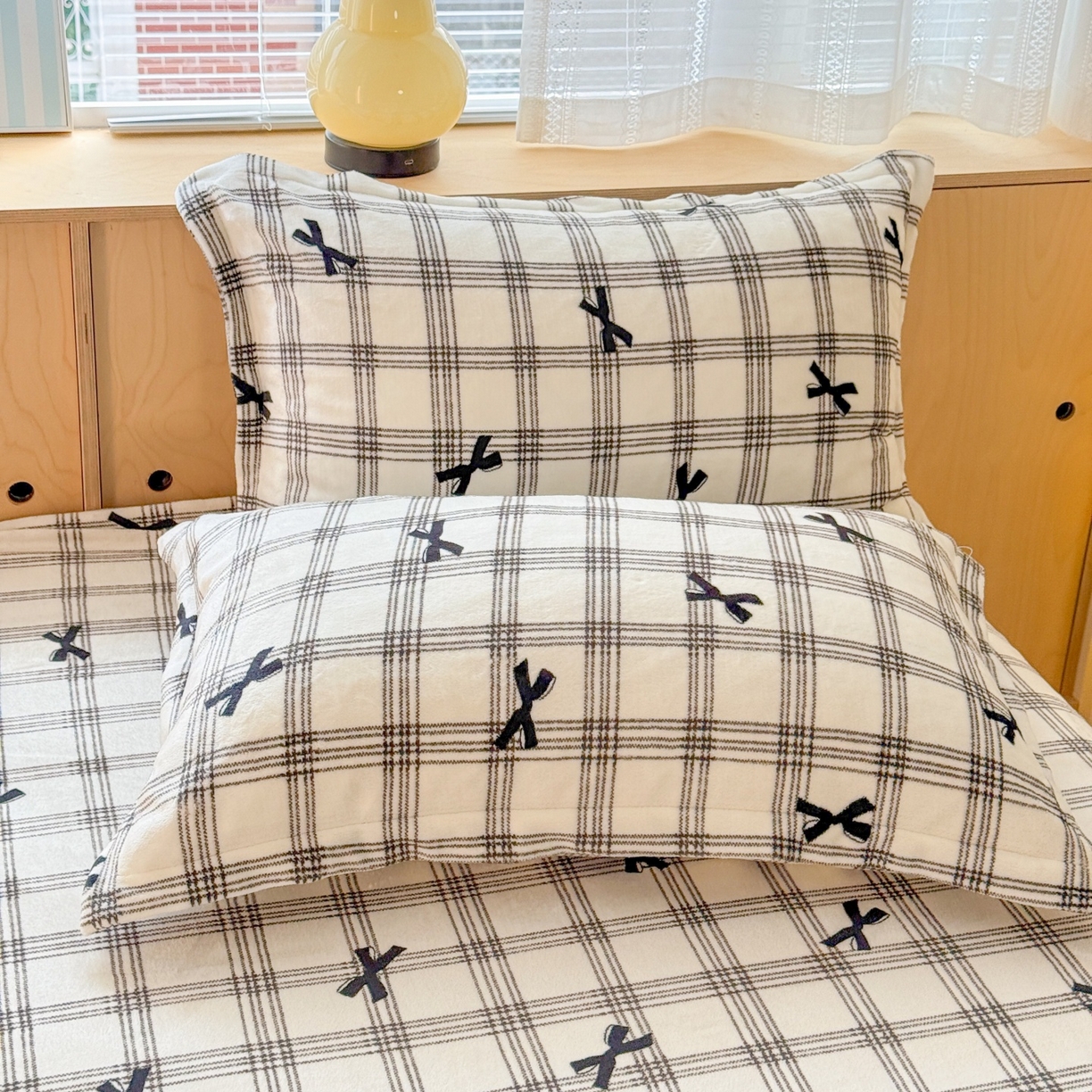 91家纺网 家纺一手货源 找家纺 名兮家居 2025新款高克重牛奶绒印花枕套枕套单件 格子蝴蝶结