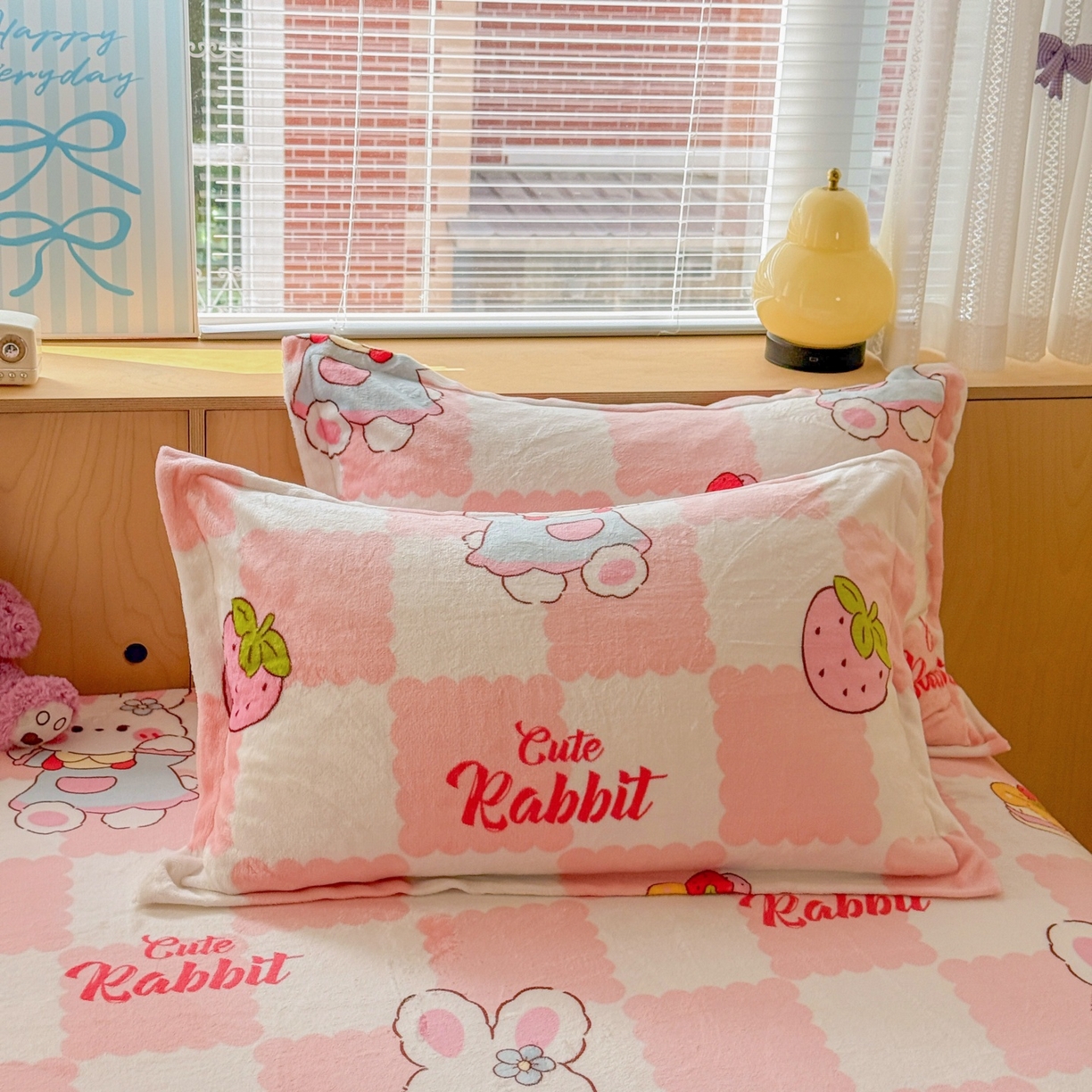 名兮家居 2025新款高克重牛奶绒印花枕套枕套单件 格子兔