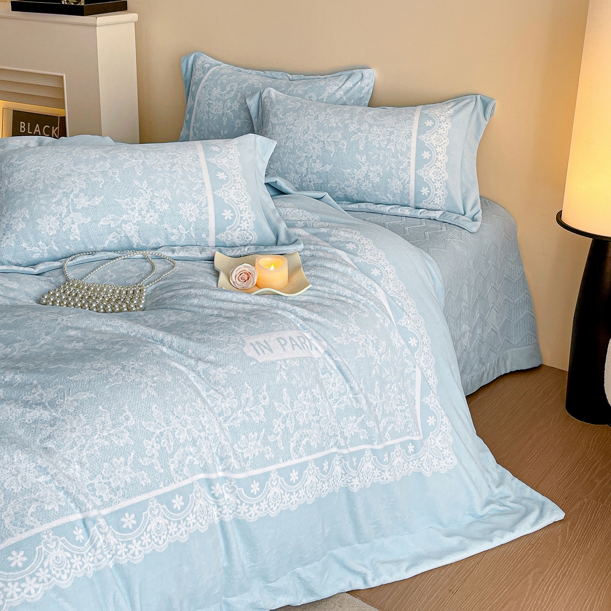 91家纺网 家纺一手货源 找家纺 新方向 2025新款高克重240克A类全消光数码印花牛奶绒四件套-恋语 恋语-星月蓝