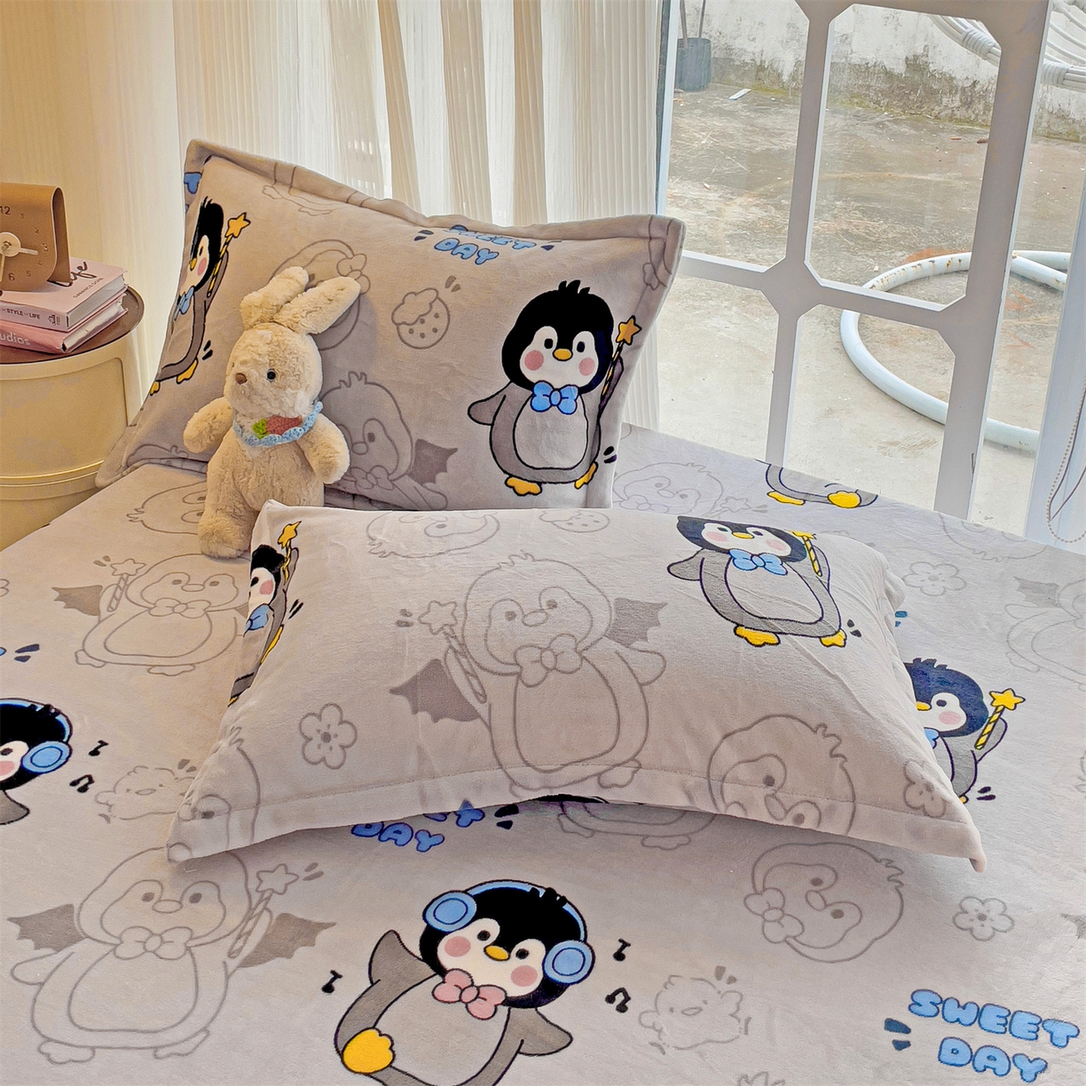 91家纺网 家纺一手货源 找家纺 名兮家居 2025新款高克重牛奶绒印花枕套枕套单件 企鹅宝宝