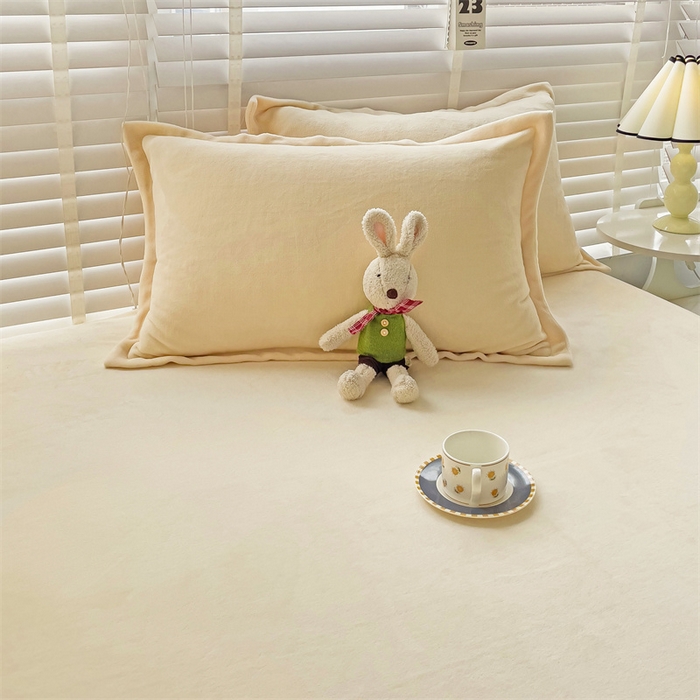 91家纺网 家纺一手货源 找家纺 名兮家居 2025新款高克重牛奶绒印花枕套枕套单件 素色米白