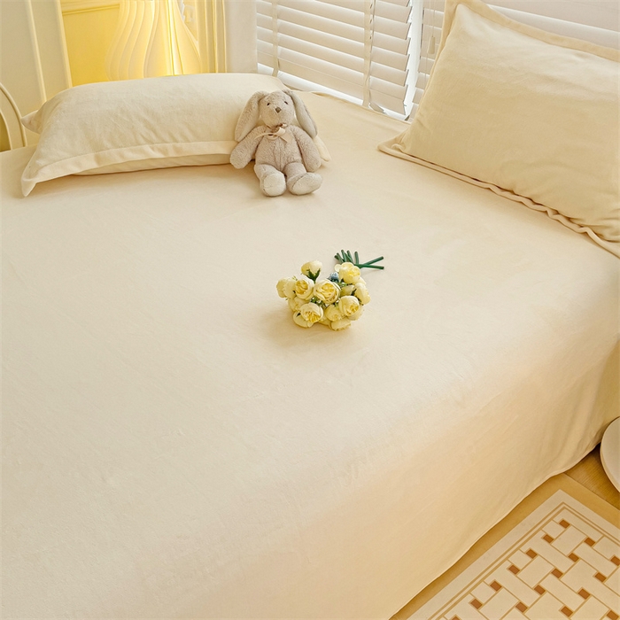 91家纺网 家纺一手货源 找家纺 名兮家居 2025新款高克重牛奶绒印花枕套枕套单件 素色米白