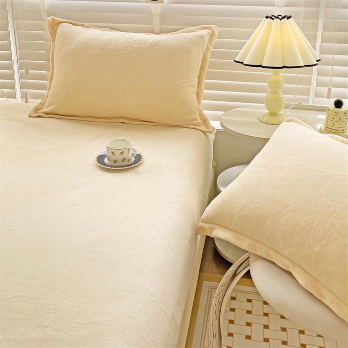 91家纺网 家纺一手货源 找家纺 名兮家居 2025新款高克重牛奶绒印花枕套枕套单件 素色米白