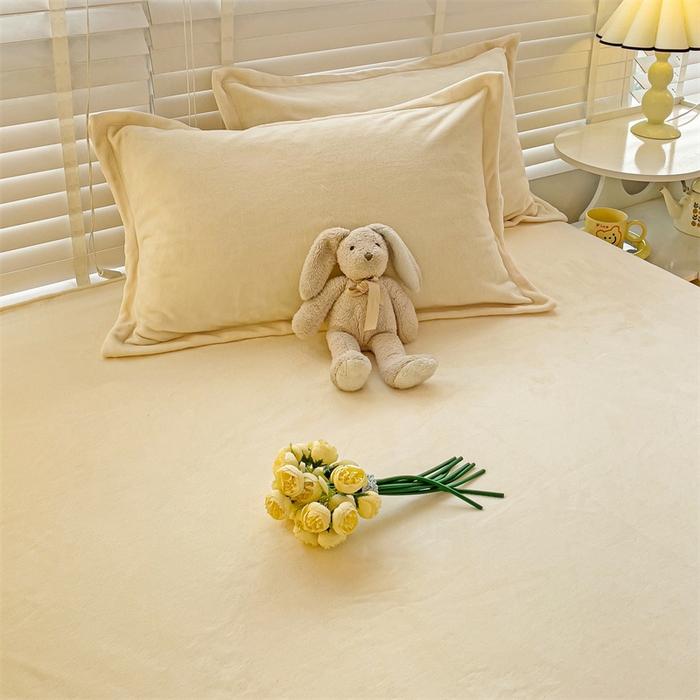 91家纺网 家纺一手货源 找家纺 名兮家居 2025新款高克重牛奶绒印花枕套枕套单件 素色米白