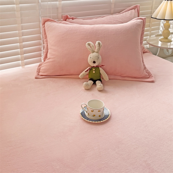 91家纺网 家纺一手货源 找家纺 名兮家居 2025新款高克重牛奶绒印花枕套枕套单件 素色浅粉