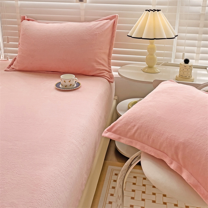 91家纺网 家纺一手货源 找家纺 名兮家居 2025新款高克重牛奶绒印花枕套枕套单件 素色浅粉