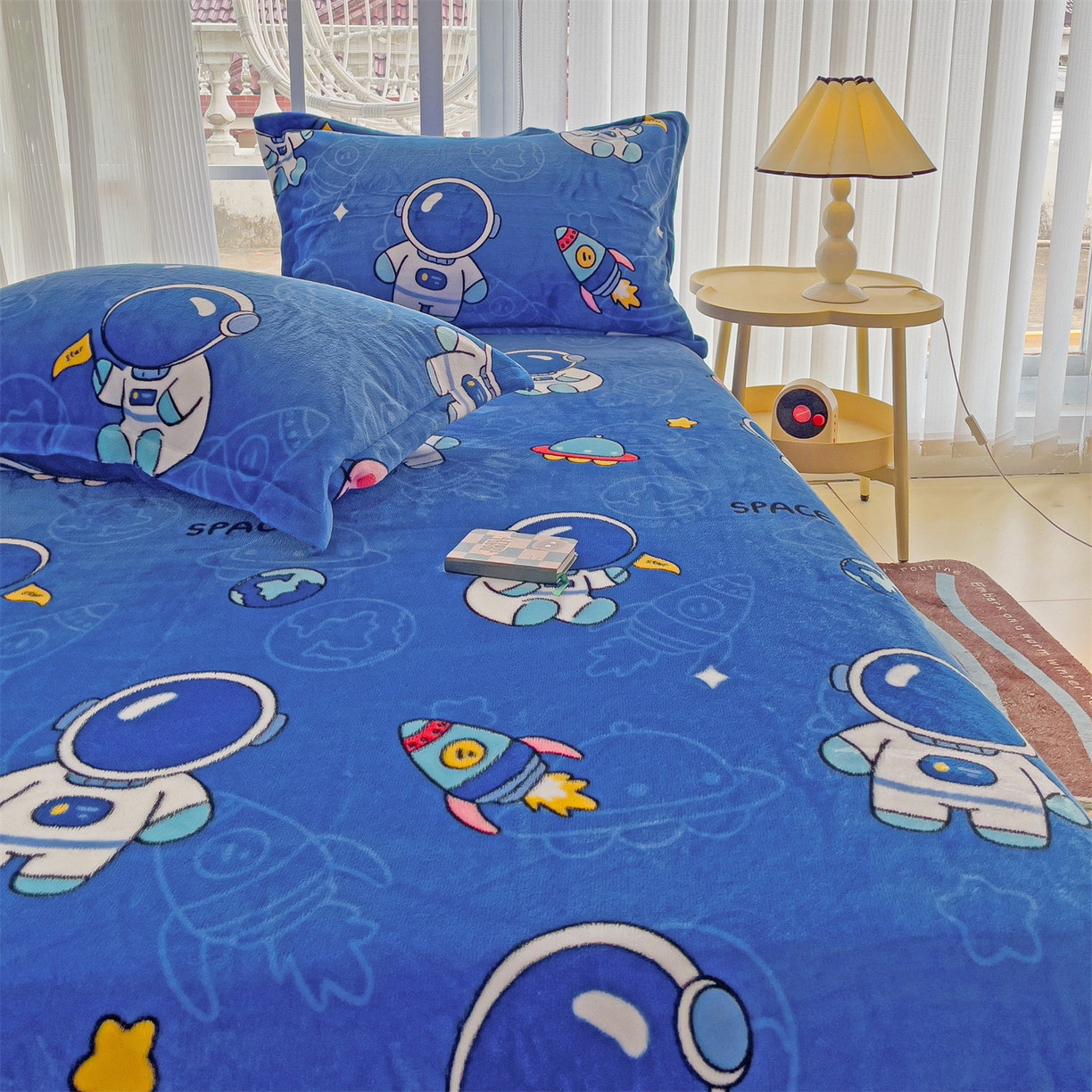 91家纺网 家纺一手货源 找家纺 名兮家居 2025新款高克重牛奶绒印花枕套枕套单件 太空人